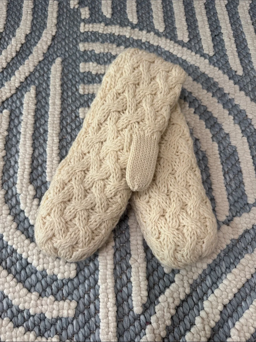 Vintage Cream Wool Cable Knit Mittens Large XL Chunky Hand Knit Style